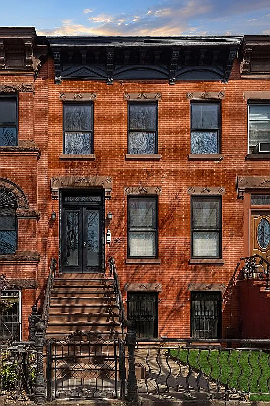 Facade of the 607 Halsey house